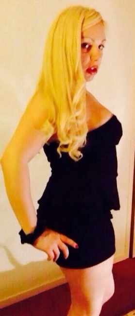 Belle trans blonde de passage